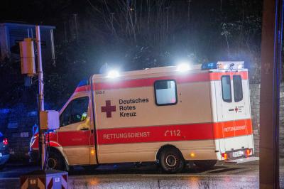 Stuttgart: Pkw faehrt gegen Mauer - Mehrere Verletzte